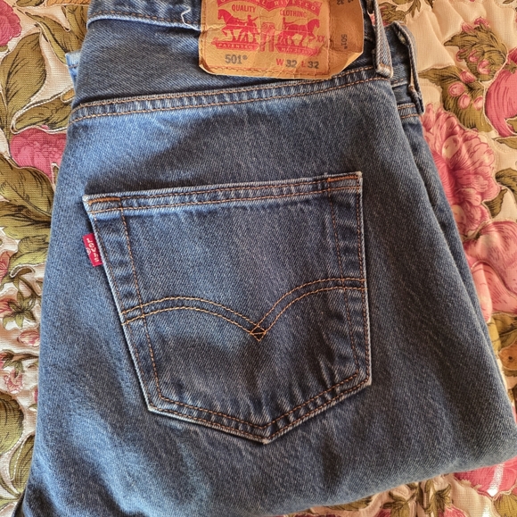 Levi's Classic Straight Fit Denim Jeans - Picture 4 of 5